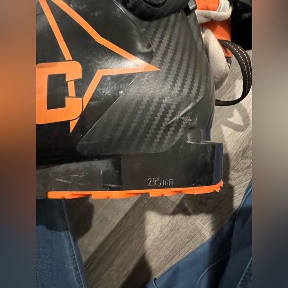 Women’s ski boots size 7.5 - Picture 4 of 4